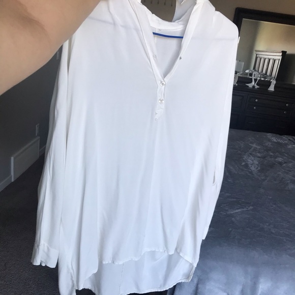 White blouse - Picture 2 of 4